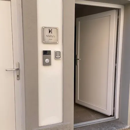 Matty's 3* אולביה